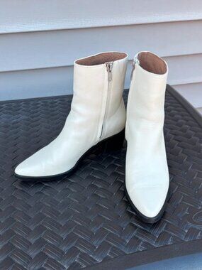 Madewell The Darcy Boot in Off White Size 7
